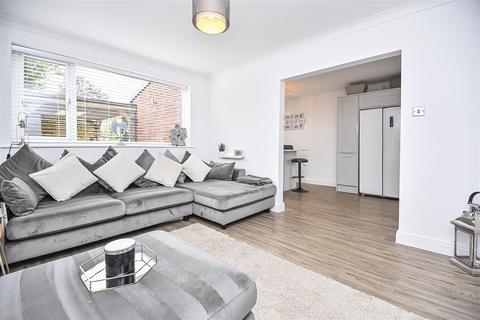 4 bedroom semi-detached house for sale, Sandersons Croft, Leigh
