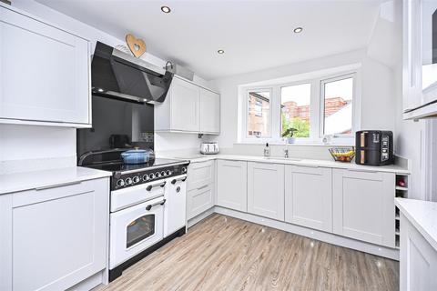 4 bedroom semi-detached house for sale, Sandersons Croft, Leigh