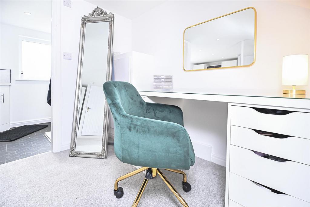 74 Sandersons Croft Bedroom 1 (4).jpg