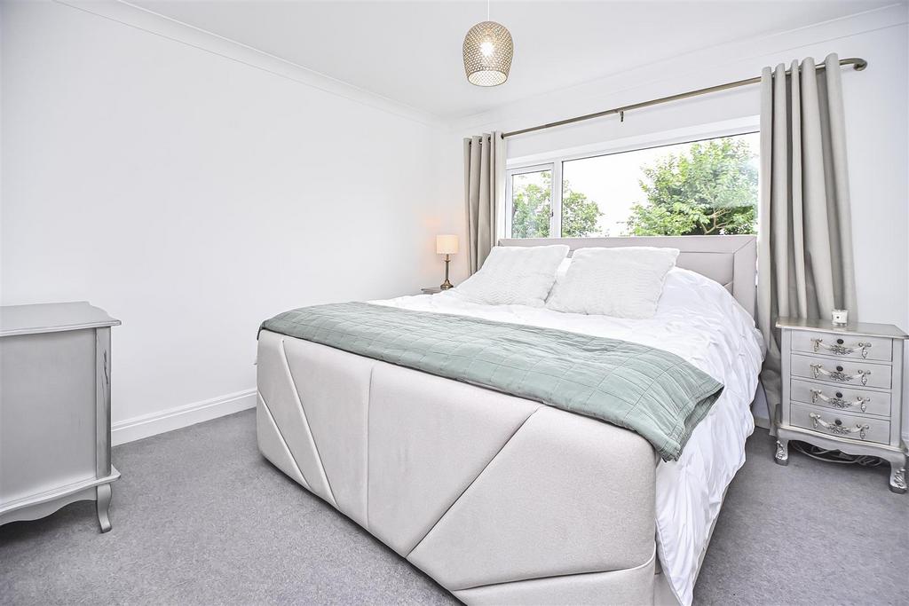 74 Sandersons Croft Bedroom 1.jpg