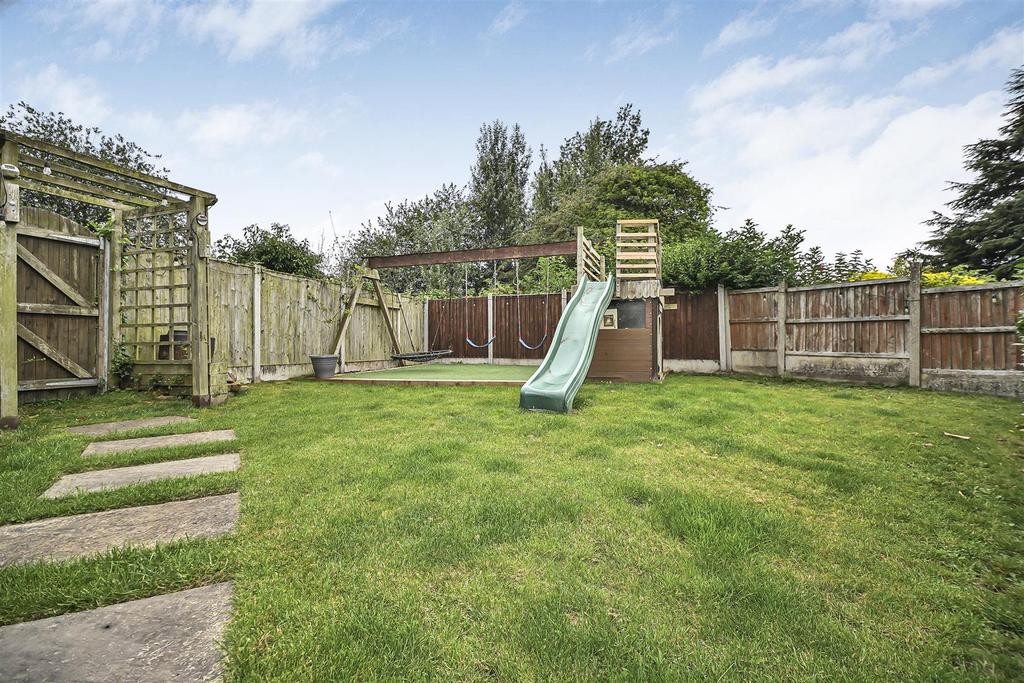 74 Sandersons Croft Garden (1).jpg