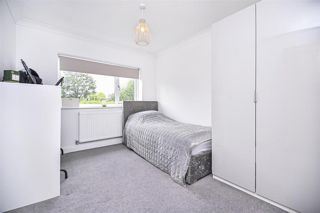 74 Sandersons Croft Bedroom 3.jpg