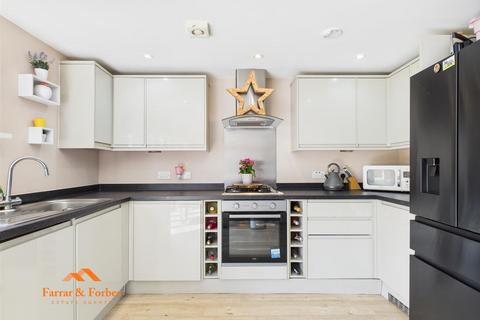 32 Wilding Way, Padiham, Burnley, BB12 8ES