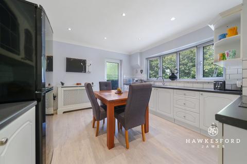 24 Nickleby Road, Gravesend, DA12 4UG