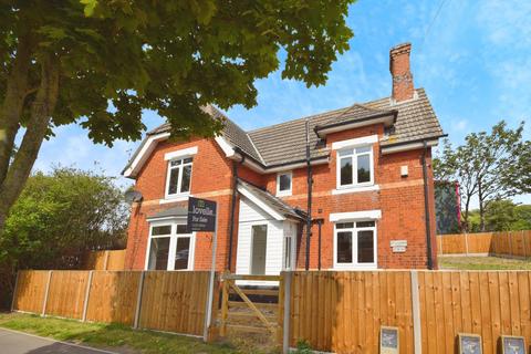 4 bedroom detached house for sale, Burgh Road, Skegness PE25