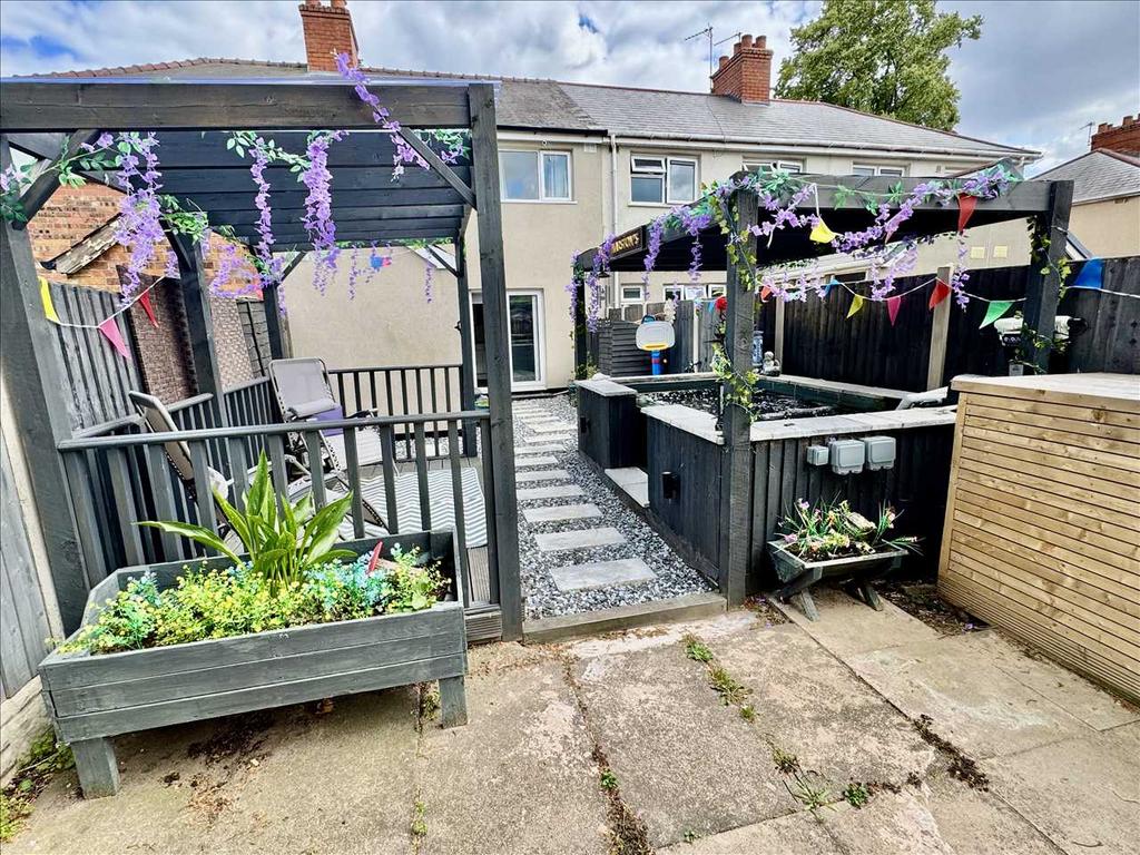 Long REAR GARDEN