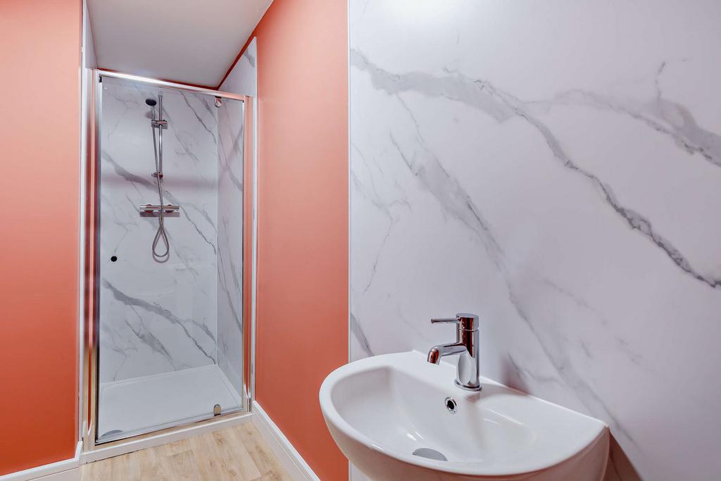 Bedroom 5 Ensuite