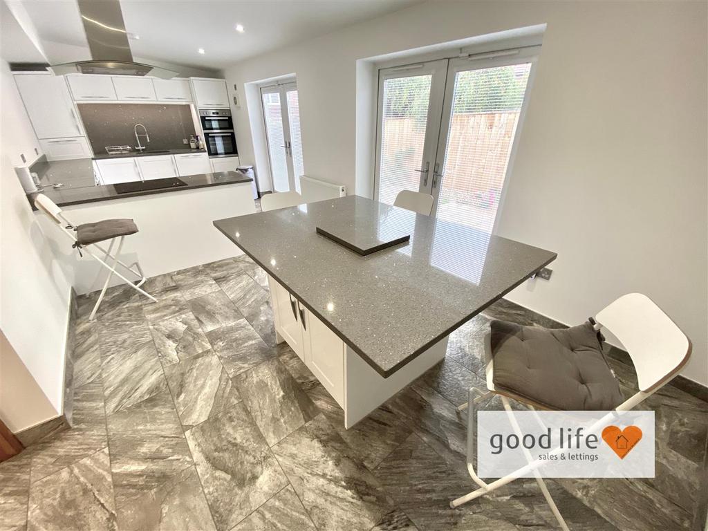 20251001 141727961 i OS5barnesparkroad.jpg