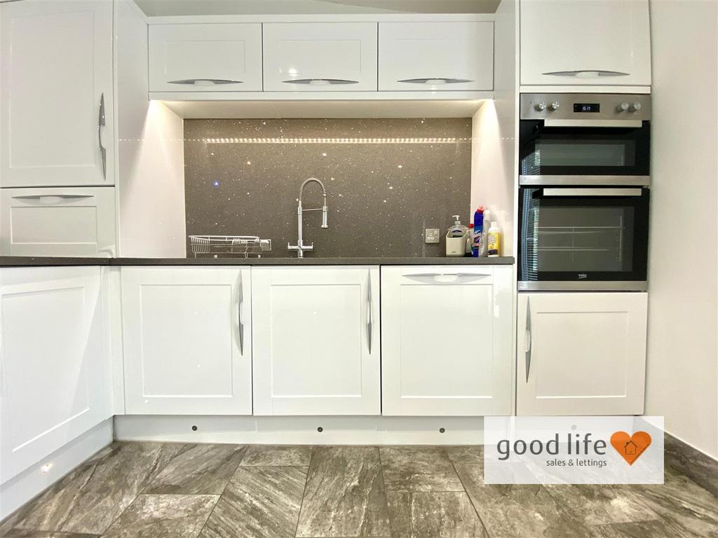 20251001 141816955 i OS5barnesparkroad.jpg