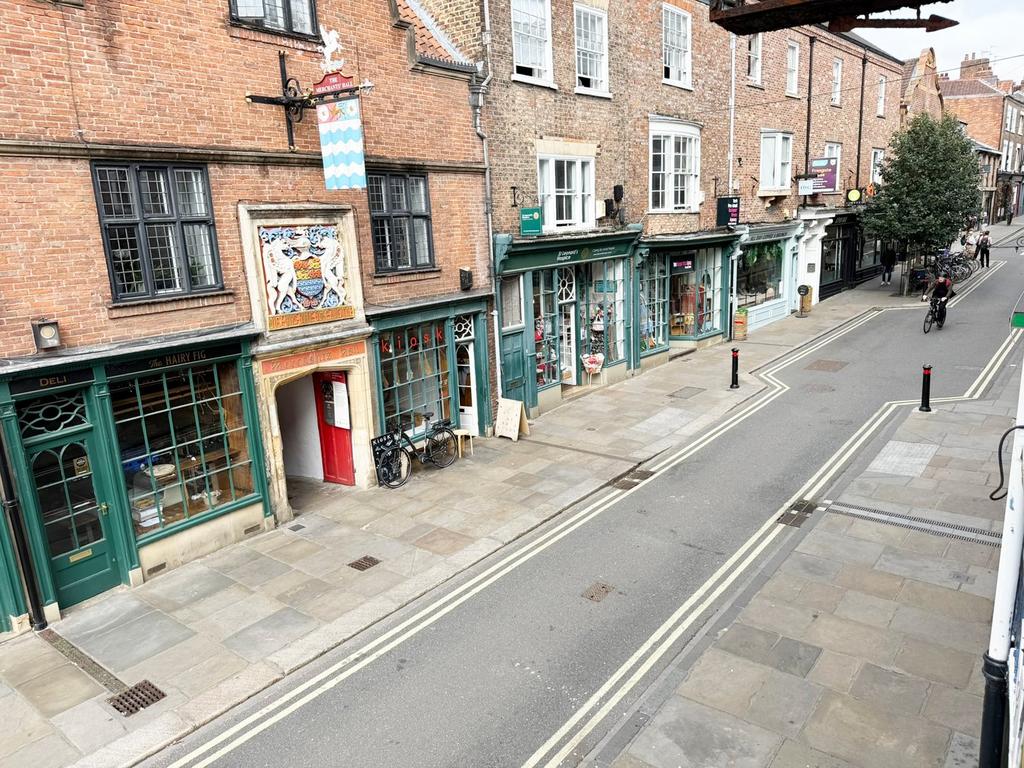 27 Fossgate, YORK, YO1 1 bed apartment - £850 pcm (£196 pw)