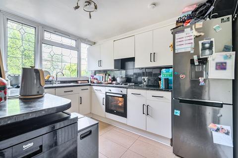 3 bedroom terraced house to rent, Windermere Road, Reading, RG2