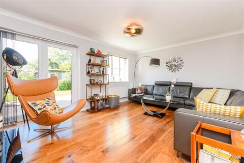 4 Cardigan Close, High Halstow, Rochester, ME3 8NX