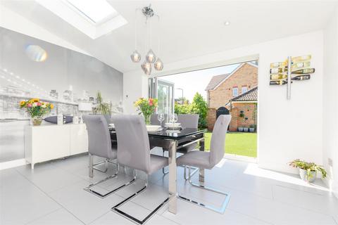 4 Cardigan Close, High Halstow, Rochester, ME3 8NX