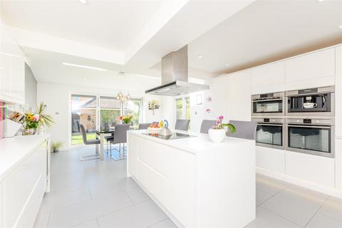 4 Cardigan Close, High Halstow, Rochester, ME3 8NX