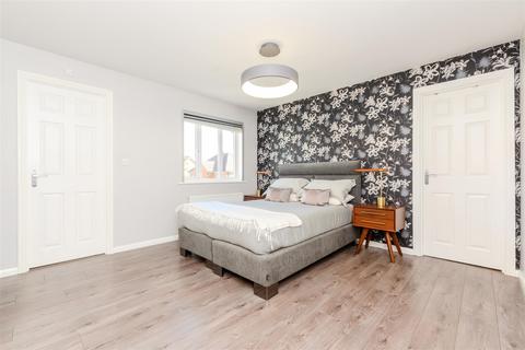 4 Cardigan Close, High Halstow, Rochester, ME3 8NX