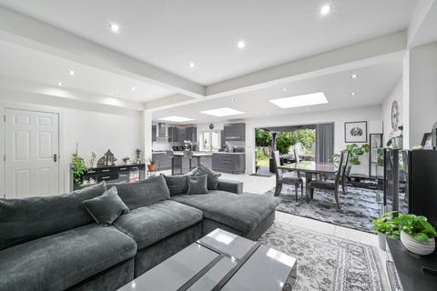 5 Kinross Avenue, Worcester Park, KT4 7AJ