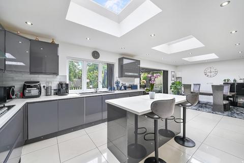 5 Kinross Avenue, Worcester Park, KT4 7AJ