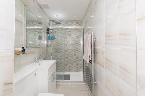 5 Kinross Avenue, Worcester Park, KT4 7AJ
