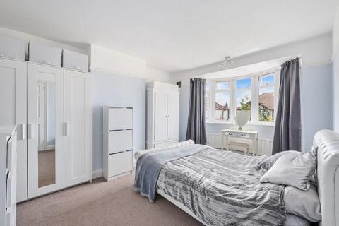 5 Kinross Avenue, Worcester Park, KT4 7AJ