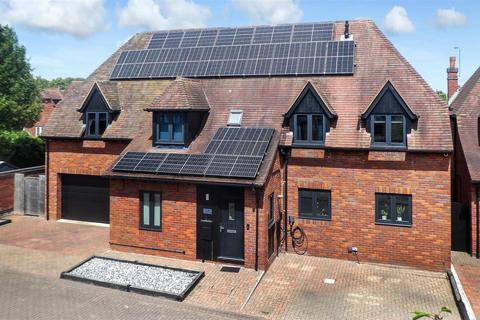 5 bedroom detached house for sale, Butterfield Close, Woolstone, Milton Keynes