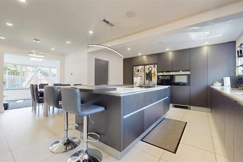 5 bedroom detached house for sale, Butterfield Close, Woolstone, Milton Keynes