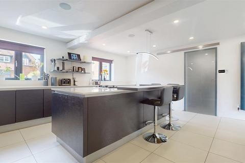 5 bedroom detached house for sale, Butterfield Close, Woolstone, Milton Keynes