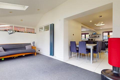 5 bedroom detached house for sale, Butterfield Close, Woolstone, Milton Keynes