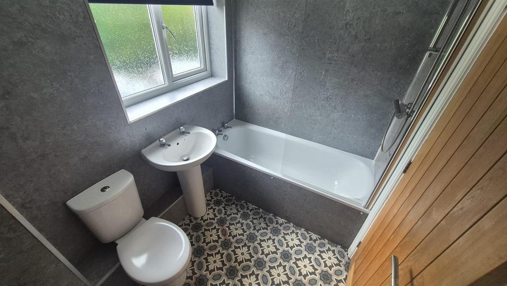 4 BPH Bathroom 1.jpeg
