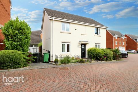4 bedroom detached house for sale, Willowdale, Leeds