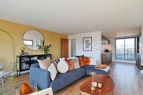 2 bedroom penthouse for sale, Quay One, Leeds LS9