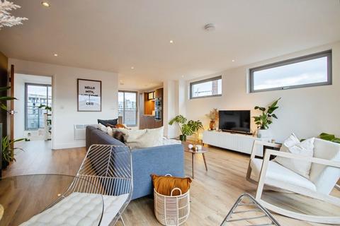 2 bedroom penthouse for sale, Quay One, Leeds LS9