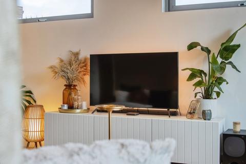 2 bedroom penthouse for sale, Quay One, Leeds LS9