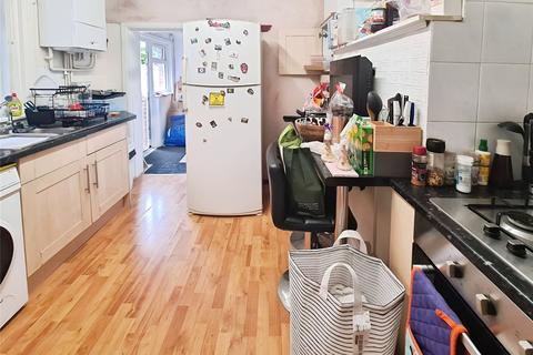 4 bedroom terraced house to rent, Mordaunt Road, Hampshire SO14