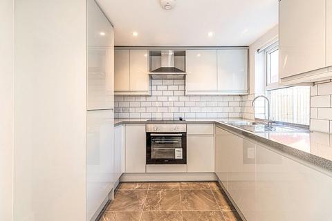 1 bedroom semi-detached house to rent, Penrhyn Road, Surrey KT1