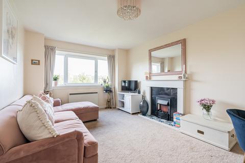 3/9 Allanfield, Edinburgh, EH7 5YG