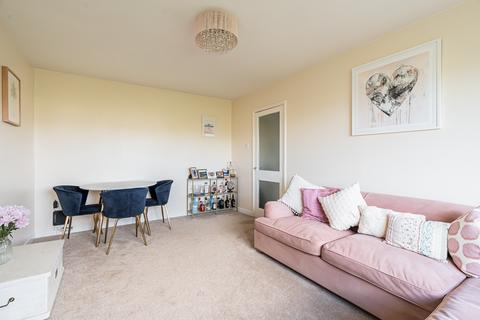 3/9 Allanfield, Edinburgh, EH7 5YG