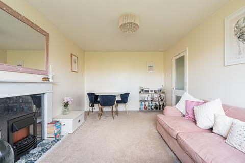 3/9 Allanfield, Edinburgh, EH7 5YG