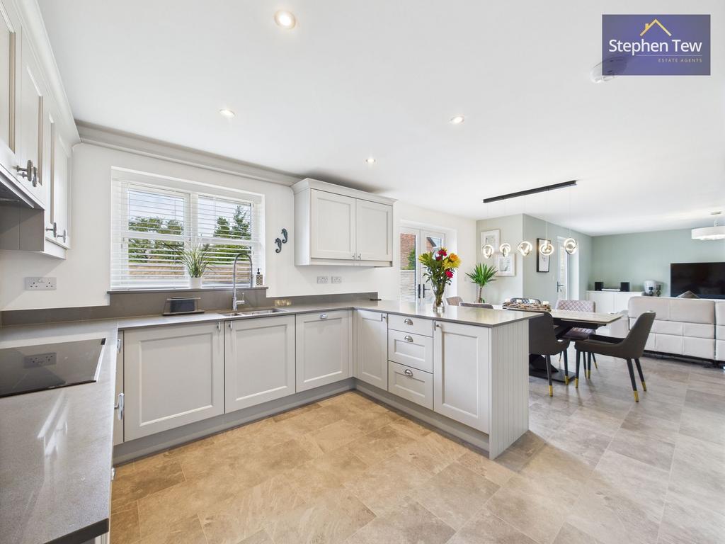 Kitchen/ Living Area