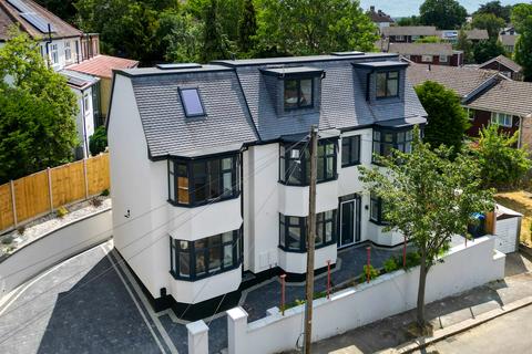undefined, Kingslyn Crescent, London, SE19