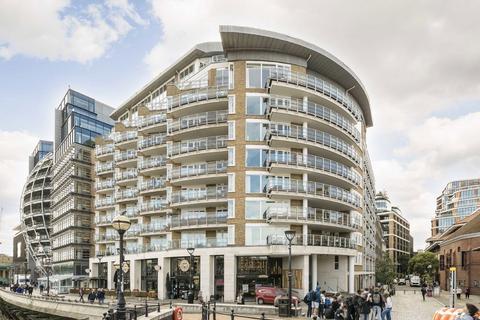 undefined, New Globe Walk, London SE1
