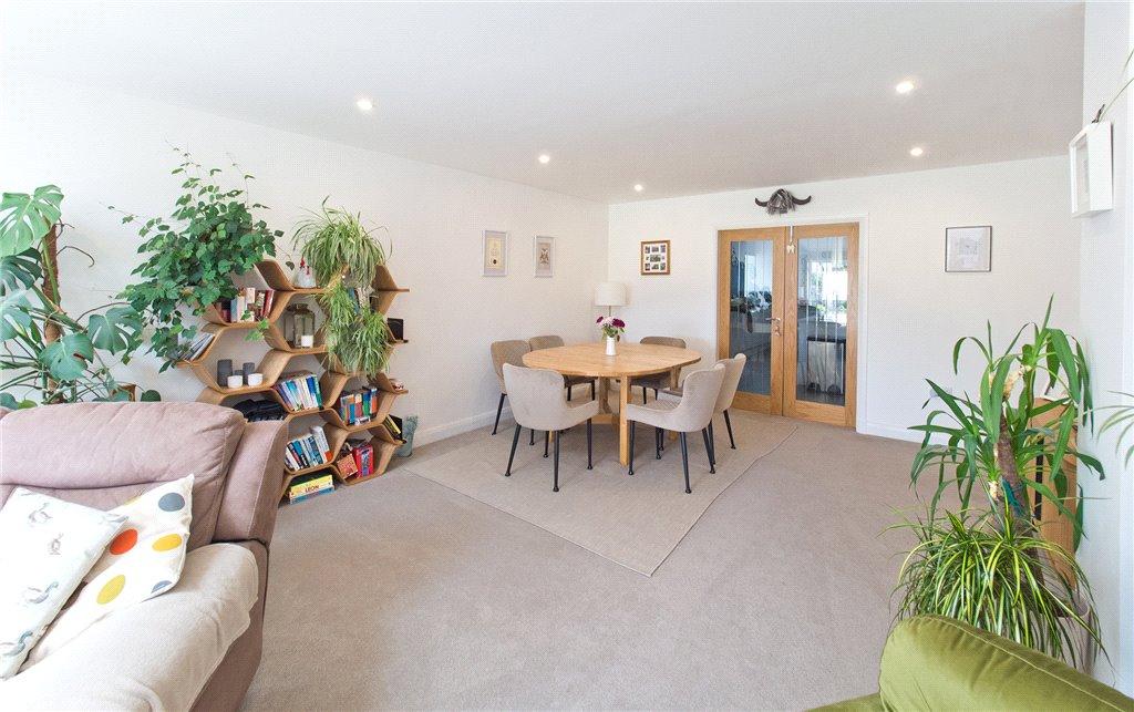 Living/Dining Area