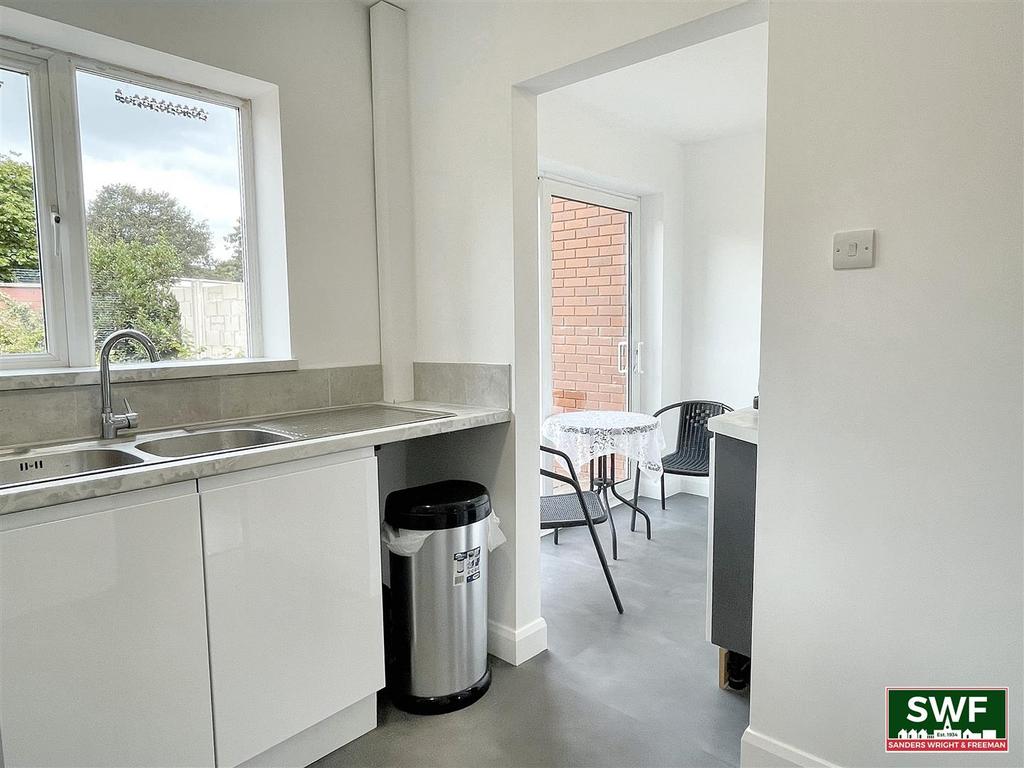 Kitchen2.jpg