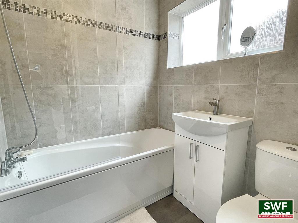 Bathroom2.jpg
