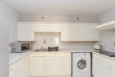 2 bedroom flat for sale, Barkers Court, Sittingbourne ME10