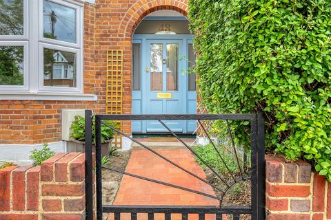 48 Waverley Road, London, E18 1HX