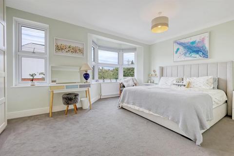 48 Waverley Road, London, E18 1HX