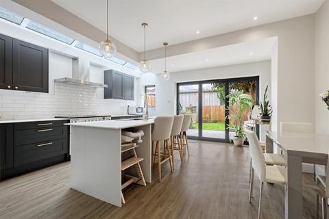 48 Waverley Road, London, E18 1HX