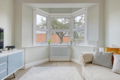 48 Waverley Road, London, E18 1HX