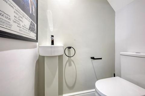 48 Waverley Road, London, E18 1HX