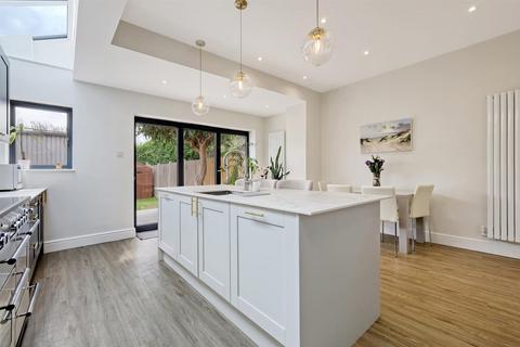 48 Waverley Road, London, E18 1HX